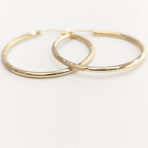 14kt Real Gold Hoop Earring for Women - Picture 7 of 8